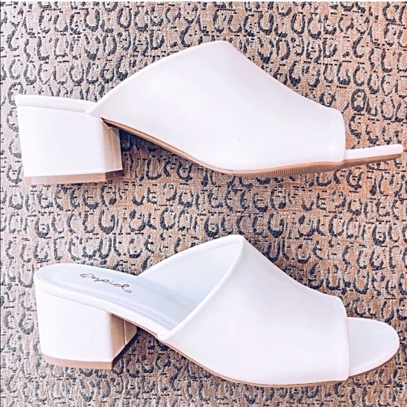 (LAST) White Heeled Sandal - Picture 2 of 3